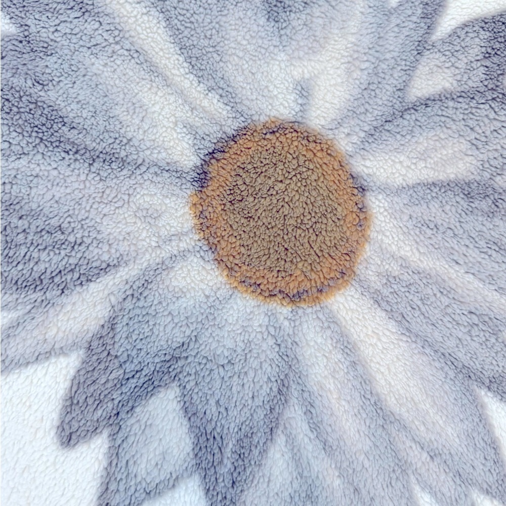 Floral Patterned Blanket - Picture 2 of 5